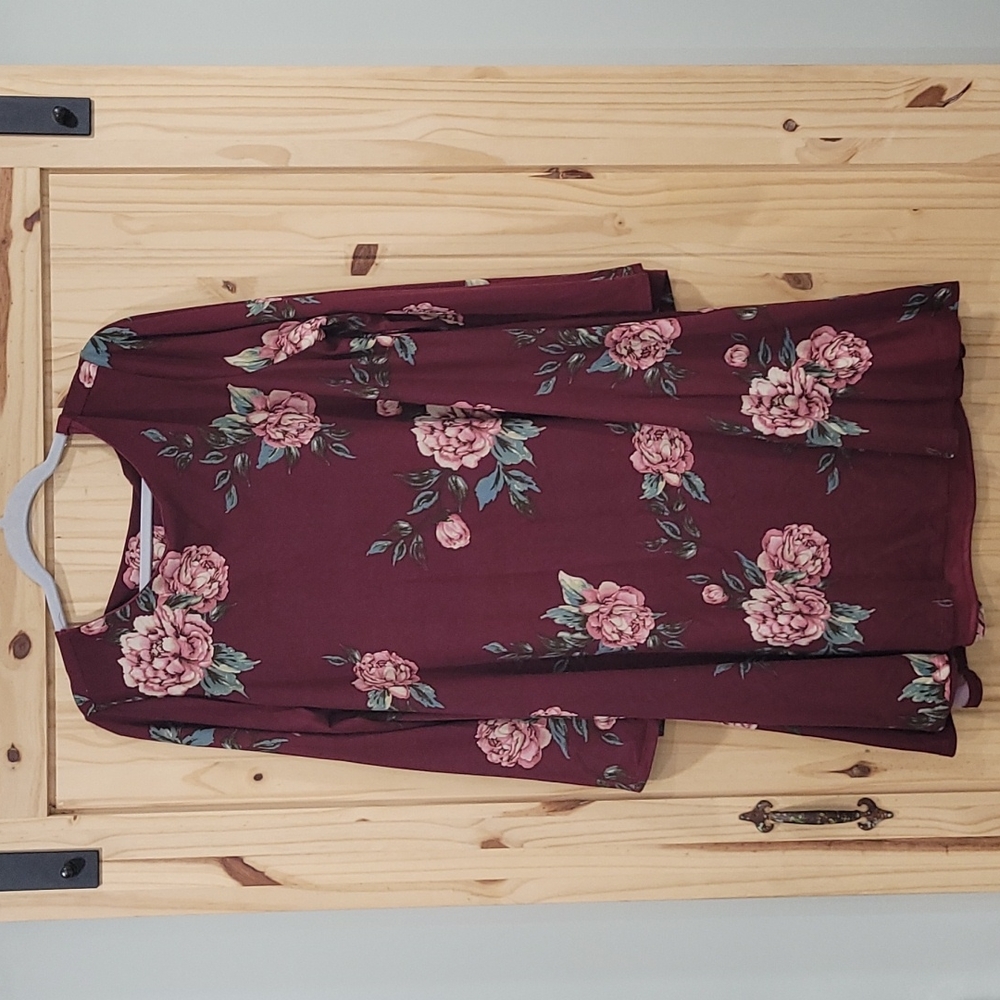Boutique, pretty floral burgandy 👗